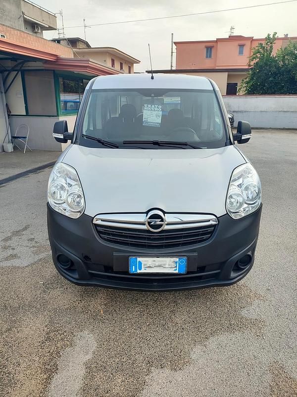 Usata Opel Combo 105 CV (77 kW) 2016 Grigio Monovolume
