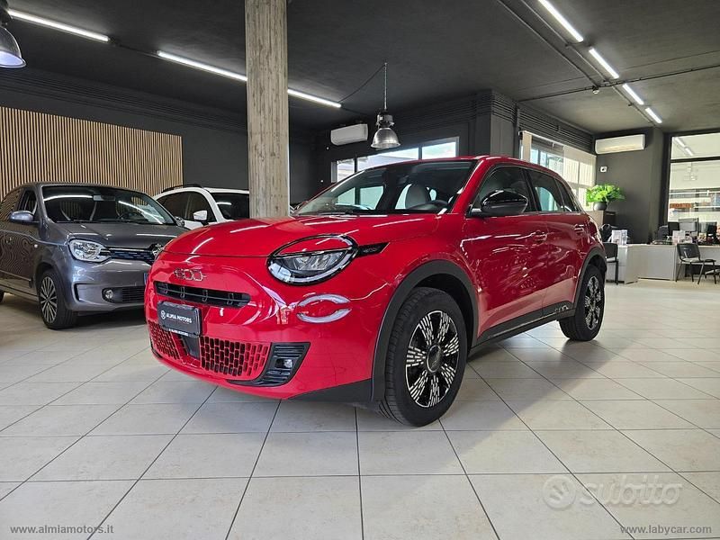 Usata Fiat 600 Icon 100 CV (73 kW) 2024 Rosso SUV