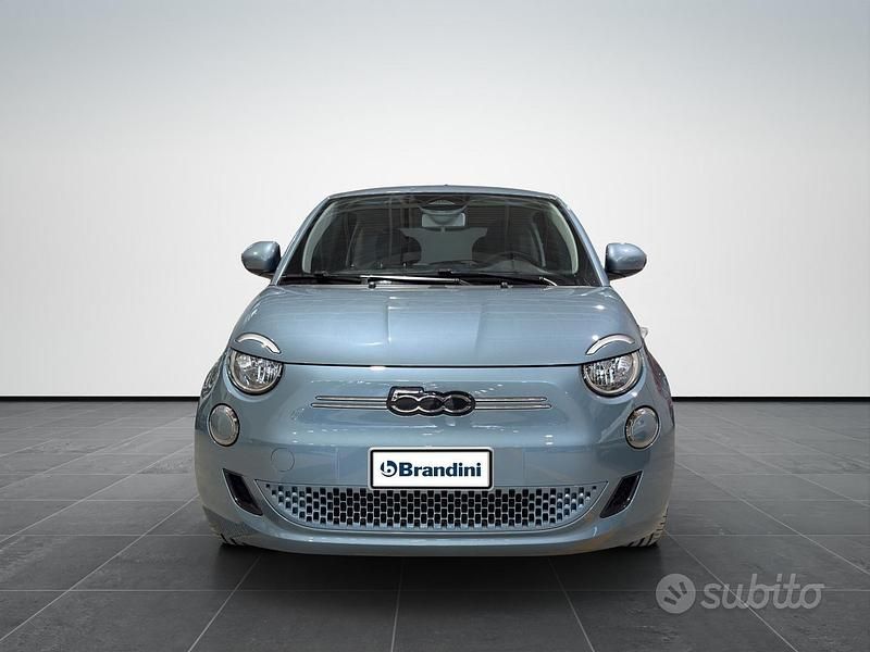Usata Fiat 500e Icon 85 kW (116 CV) 2021 Blu marine Cabrio