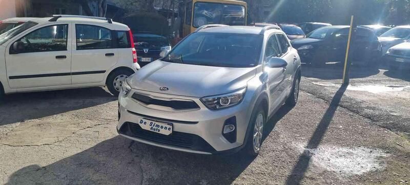 Usata Kia Stonic Style 101 CV (74 kW) 2020 Argento SUV