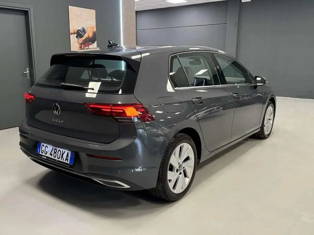 Usata VW Golf VIII Style 116 CV (85 kW) 2021 Grigio Berlina