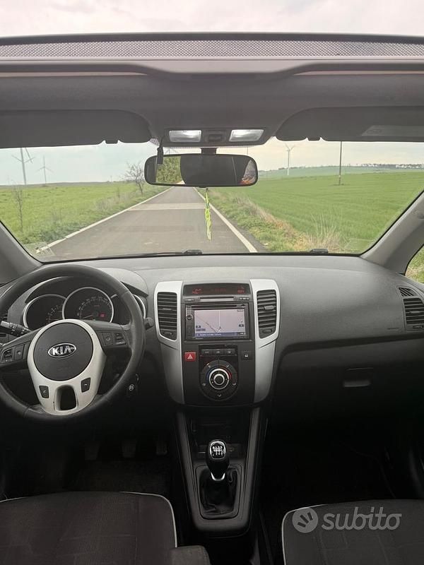 Usata Kia Venga 90 CV (66 kW) 2013 Grigio Utilitaria