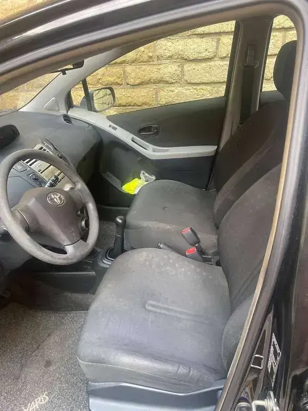 Usata Toyota Yaris 90 CV (66 kW) 2006 Nero Berlina