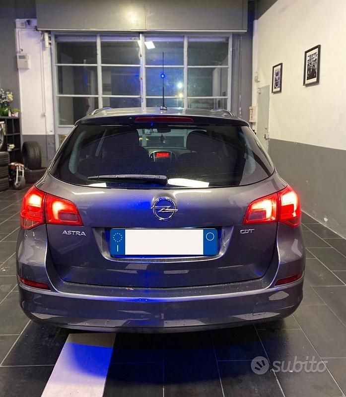 Occasion Opel Astra 110 ch (80 kW) 2011 Gris Break
