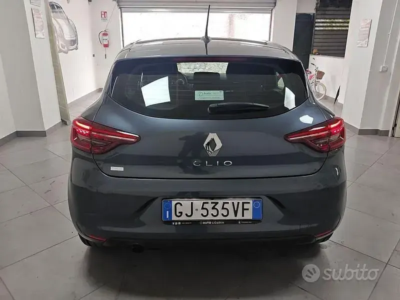 Usata Renault Clio V Techno 90 CV (66 kW) 2022 Grigio Berlina