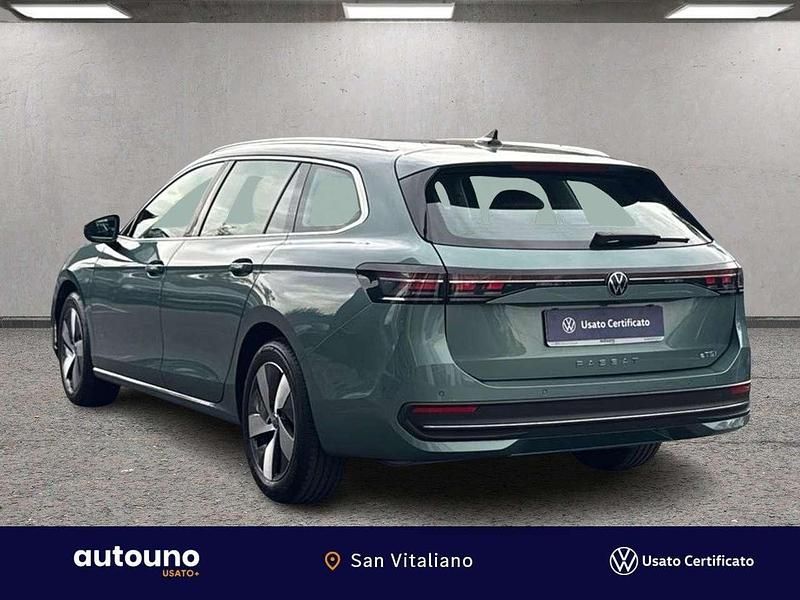 Usata VW Passat Business 150 CV (110 kW) 2024 Mariposite green Station wagon