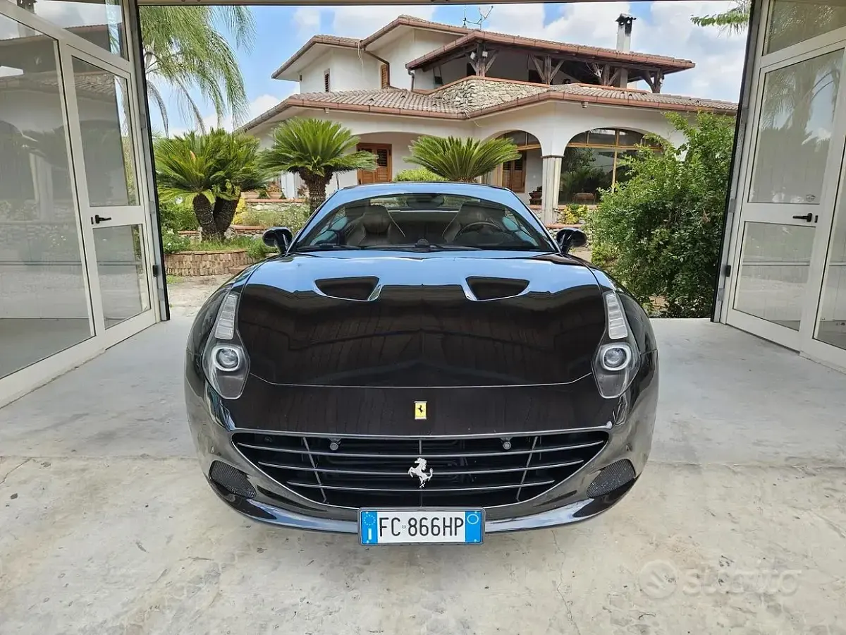 Usata Ferrari California 560 CV (411 kW) 2016 Nero Cabrio
