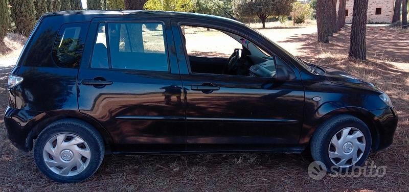 Usata Mazda 2 75 CV (55 kW) 2006 Nero Berlina
