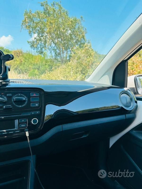 Usata VW up! 60 CV (44 kW) 2015 Bianco Utilitaria