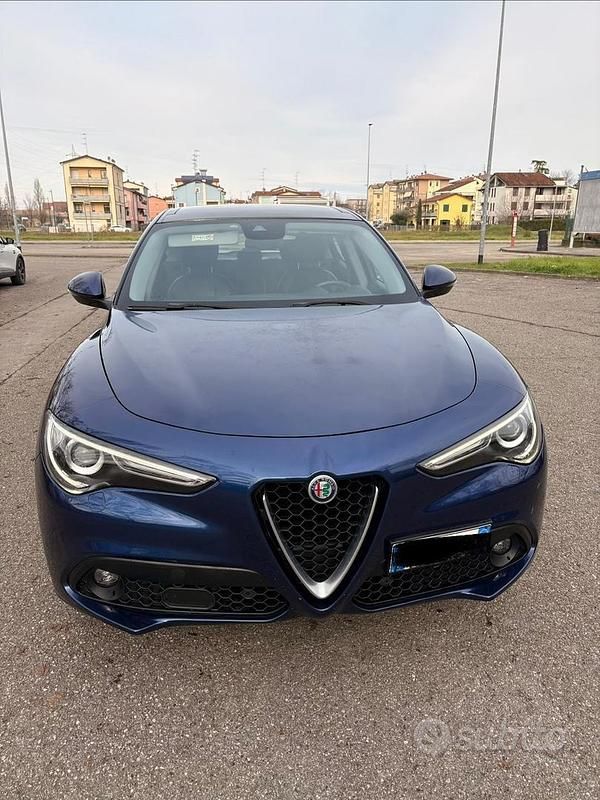 Usata Alfa Romeo Stelvio Executive 210 CV (154 kW) 2017 Blu SUV