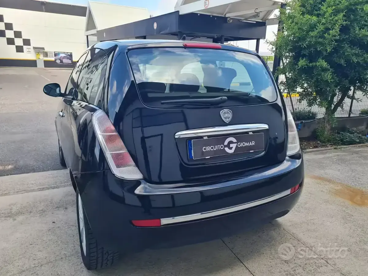 Usata Lancia Ypsilon 60 CV (44 kW) 2010 Nero Utilitaria