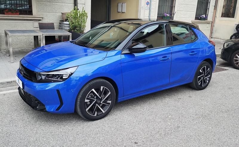 Usata Opel Corsa 100 CV (73 kW) 2024 Blu Utilitaria