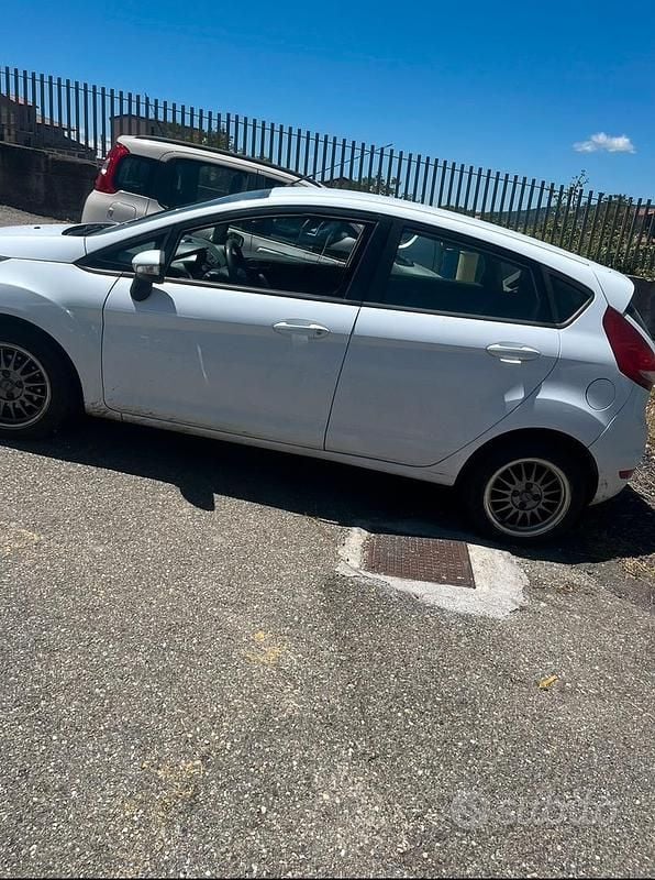 Usata Ford Fiesta 75 CV (55 kW) 2009 Bianco Berlina