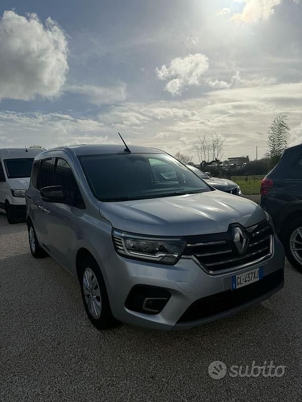 Usata Renault Kangoo Equilibre 95 CV (69 kW) 2022 Grigio Monovolume