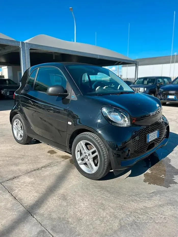 Usata Smart ForTwo Electric Drive Pure 41 kW (56 CV) 2020 Nero Berlina