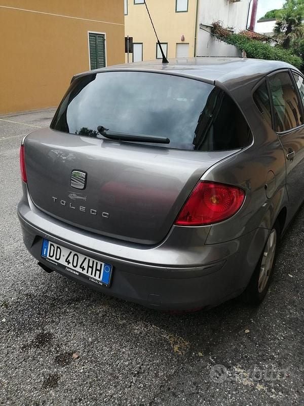 Grigio Usata 2006 Seat Toledo Tre volumi | 4000 € - Immagine 1/4