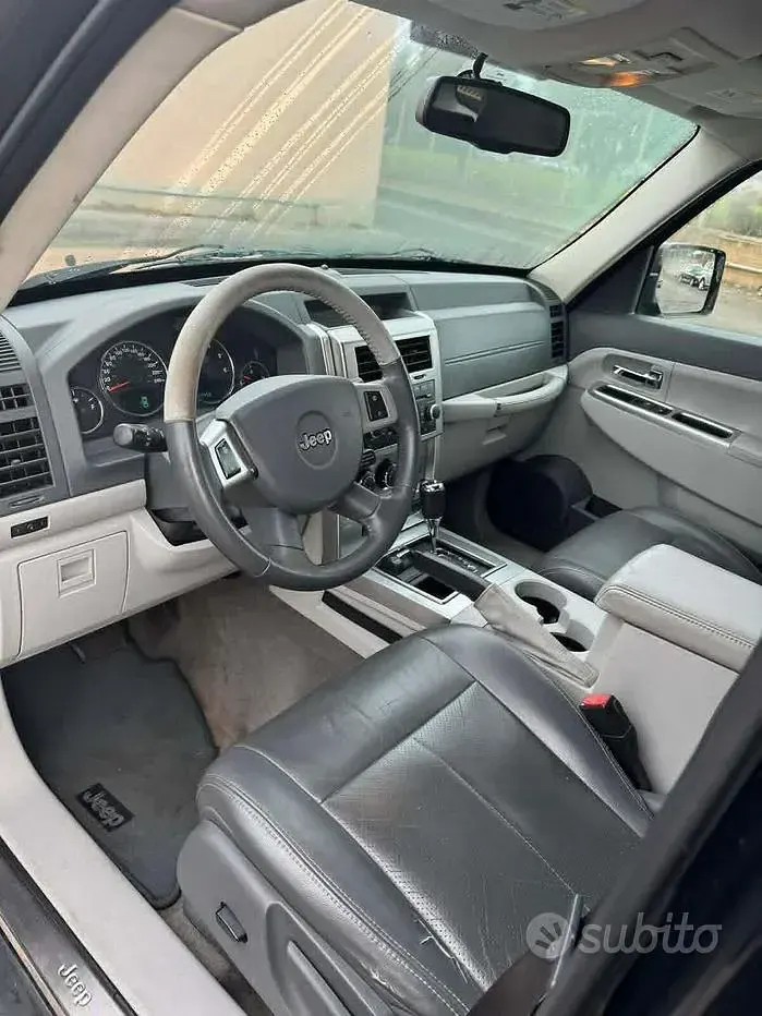 Usata Jeep Cherokee Sport 177 CV (130 kW) 2009 Nero SUV