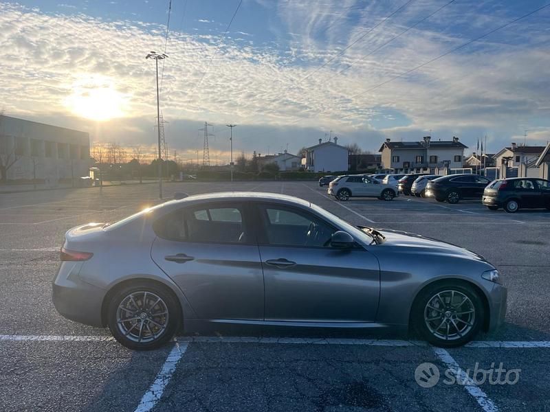 Usata Alfa Romeo Giulia Business 150 CV (110 kW) 2017 Grigio Berlina
