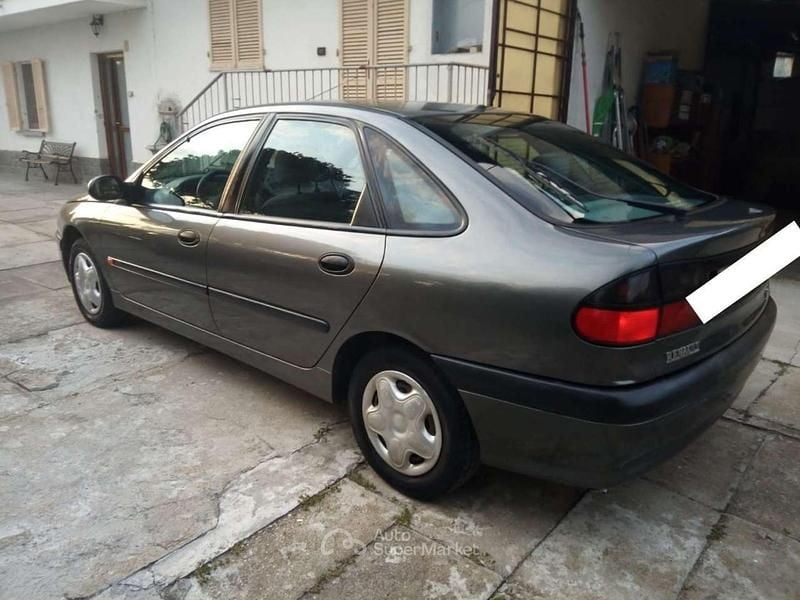 Usata Renault Laguna 92 CV (67 kW) 1994 Antracite Berlina