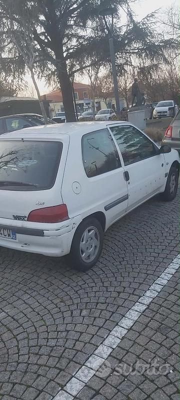 Usata Peugeot 106 60 CV (44 kW) 2001 Bianco Utilitaria