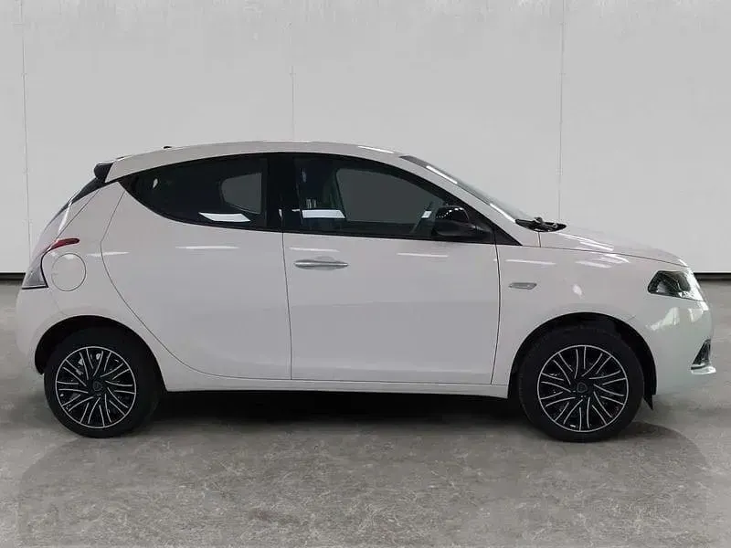 Usata Lancia Ypsilon Gold 70 CV (51 kW) 2023 Bianco Utilitaria