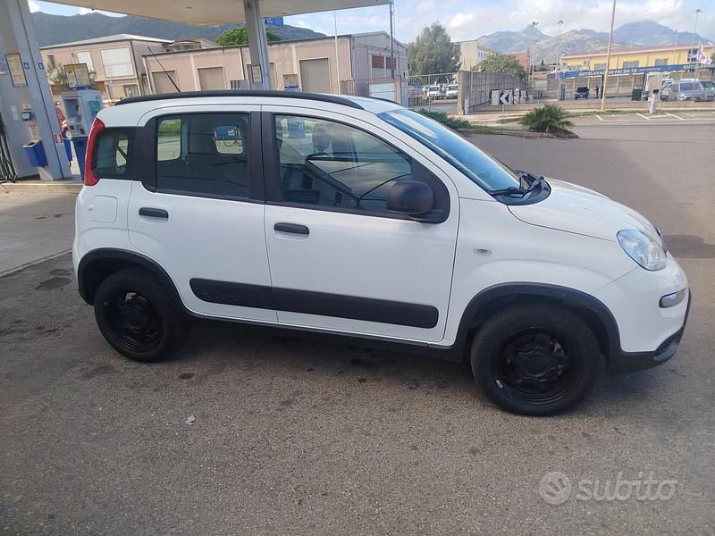 Usata Fiat Panda 4x4 S 85 CV (62 kW) 2019 Bianco Utilitaria