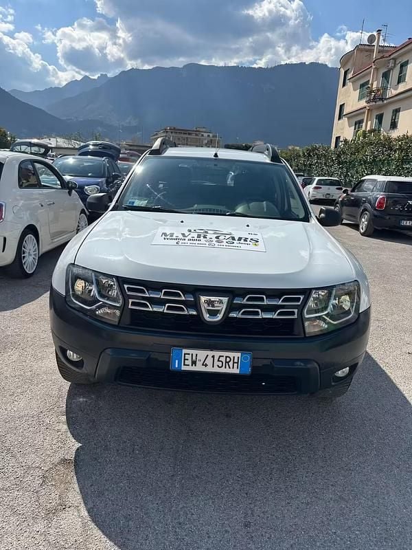 Usata Dacia Duster Lauréate 100 CV (73 kW) 2014 Bianco SUV