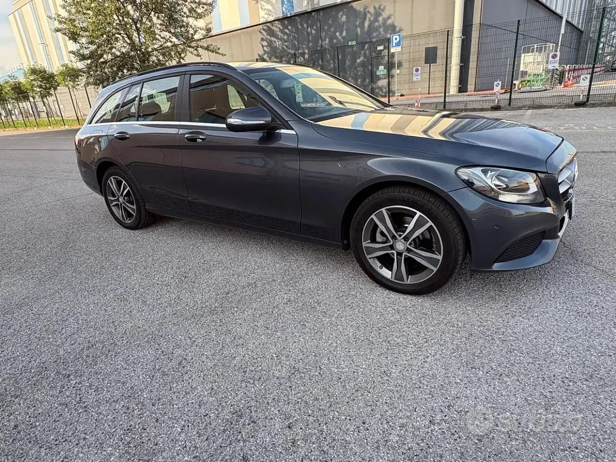 Usata Mercedes C180 Premium 116 CV (85 kW) 2015 Grigio Station wagon