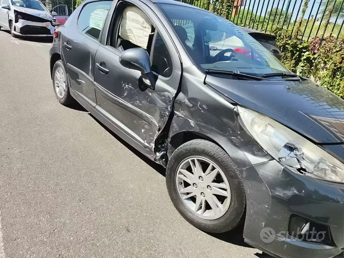 Usata Peugeot 207 88 CV (64 kW) 2011 Grigio Berlina