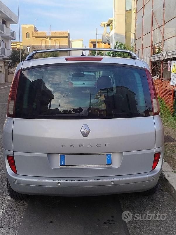 Usata Renault Espace 150 CV (110 kW) 2010 Argento Monovolume
