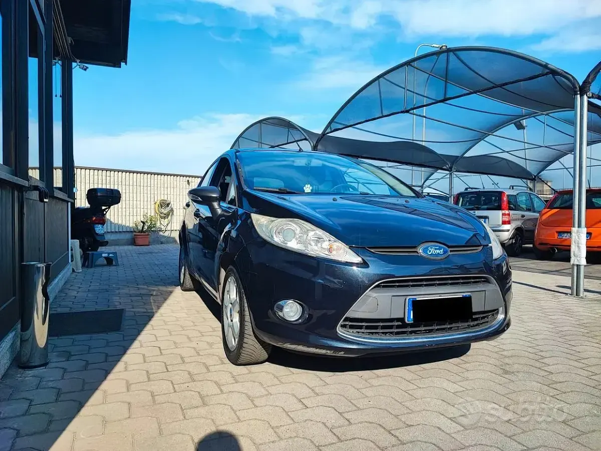 Usata Ford Fiesta Titanium 82 CV (60 kW) 2010 Nero Berlina