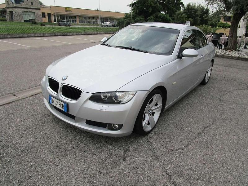 Argento Usata 2009 BMW 320 Cabriolet Cabrio | 9900 € (Ottimo prezzo) - Immagine 1/4
