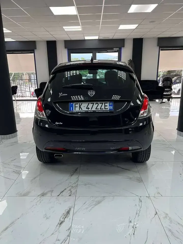 Usata Lancia Ypsilon 69 CV (50 kW) 2017 Nero Utilitaria