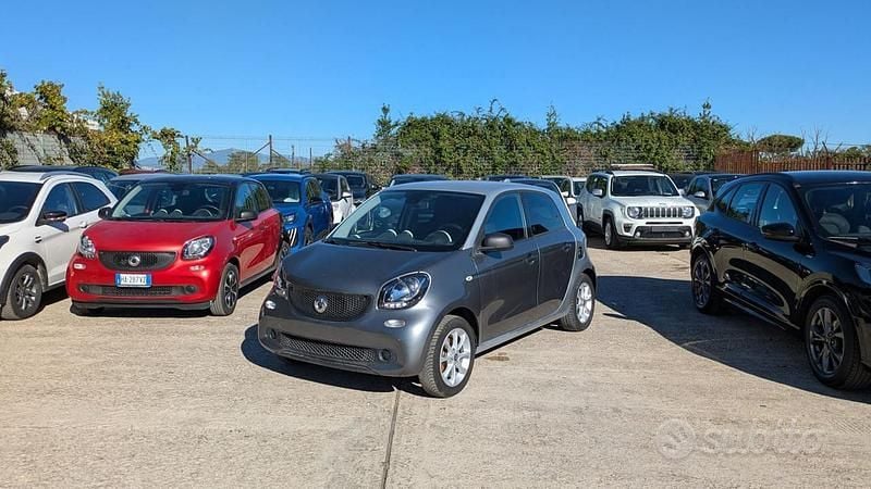 Grigio Usata 2017 Smart ForFour Utilitaria | 10.300 € (Buon prezzo) - Immagine 1/4