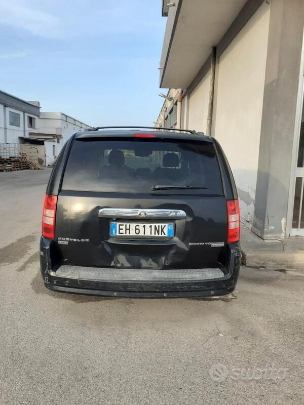 Usata Chrysler Grand Voyager 163 CV (119 kW) 2011 Nero Monovolume