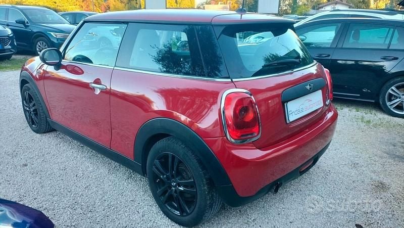Usata Mini ONE 102 CV (75 kW) 2015 Rosso Utilitaria