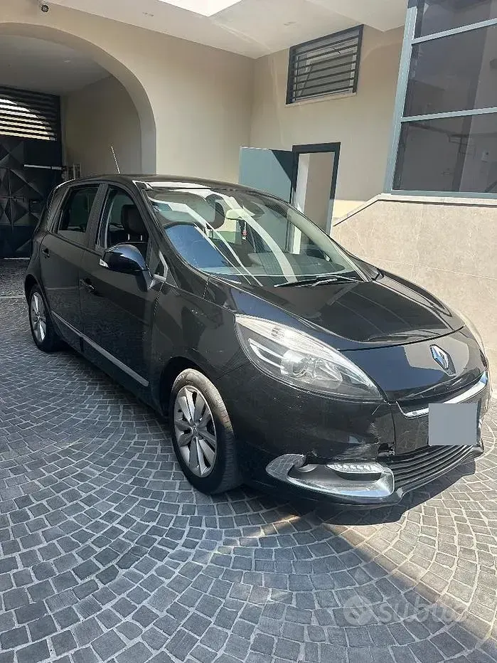 Usata Renault Scénic III 110 CV (80 kW) 2012 Nero Monovolume