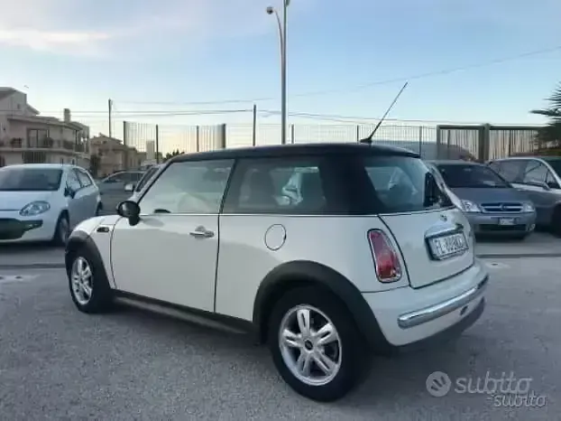 Usata Mini Cooper 75 CV (55 kW) 2004 Utilitaria