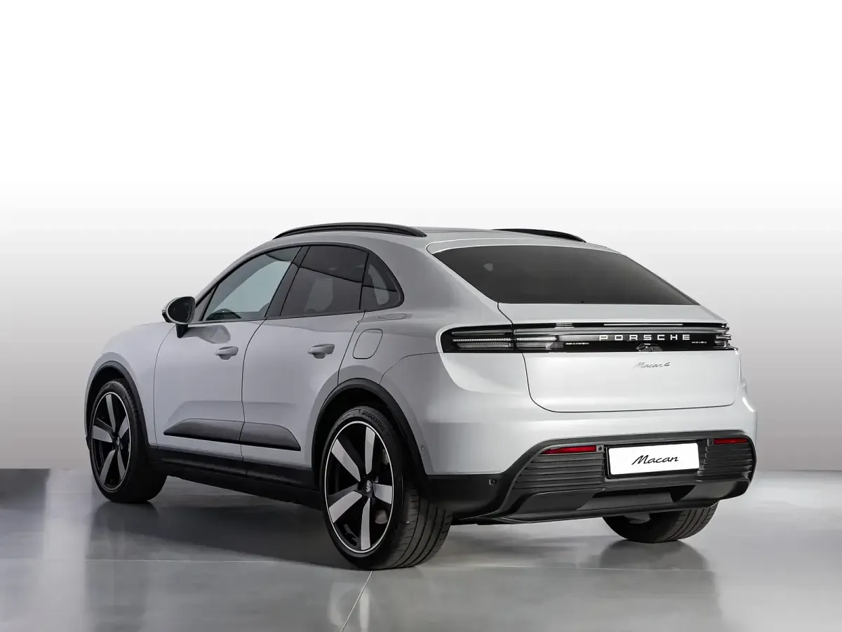 Nuova Porsche Macan 330 kW (449 CV) 2026 Grigio ghiaccio metallizzato SUV