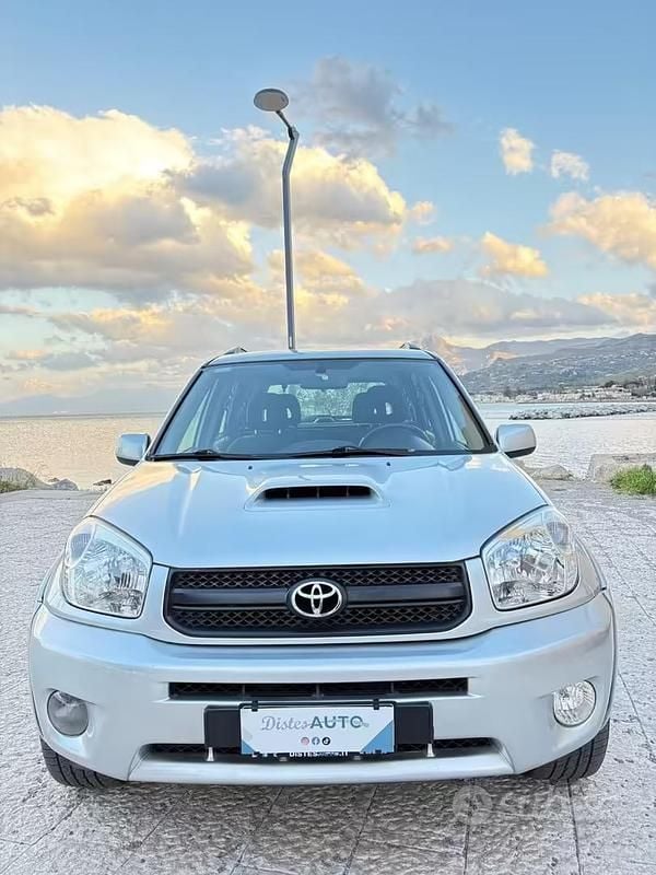 Usata Toyota RAV4 116 CV (85 kW) 2003 Grigio SUV