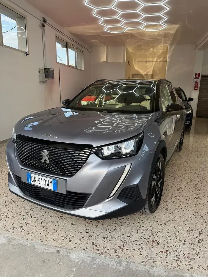 Usata Peugeot 2008 Active 131 CV (96 kW) 2023 Grigio SUV