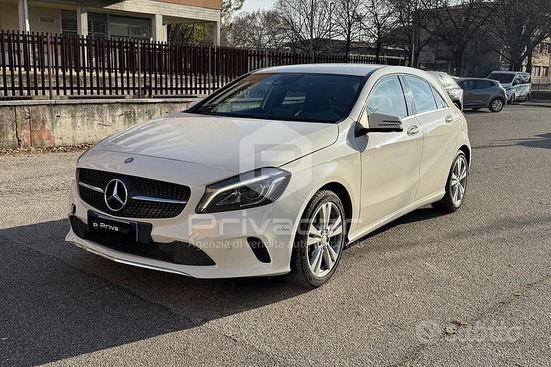 Bianco Usata 2017 Mercedes A180 Premium Due volumi | 15.000 € - Immagine 1/4