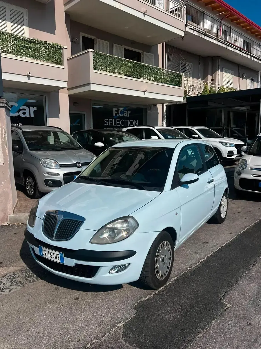 Usata Lancia Ypsilon 69 CV (50 kW) 2005 Blu Utilitaria