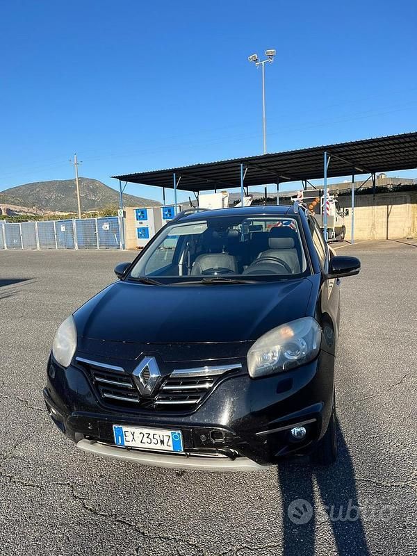 Nero Usata 2015 Renault Koleos LIMITED SUV | 4000 € (Super prezzo) - Immagine 1/4