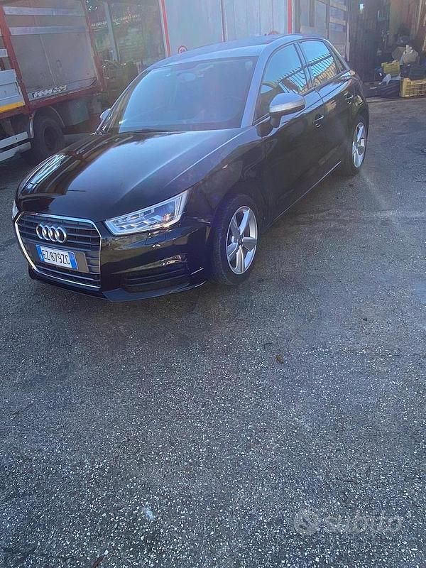 Usata 2015 Audi A1 Tre volumi | 7000 € - Immagine 1/4