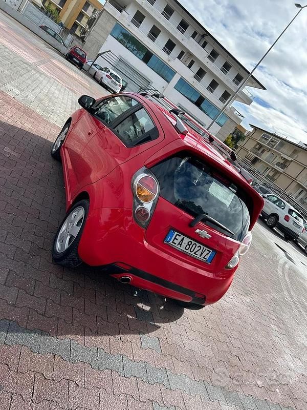 Usata Chevrolet Spark 64 CV (47 kW) 2010 Rosso Utilitaria