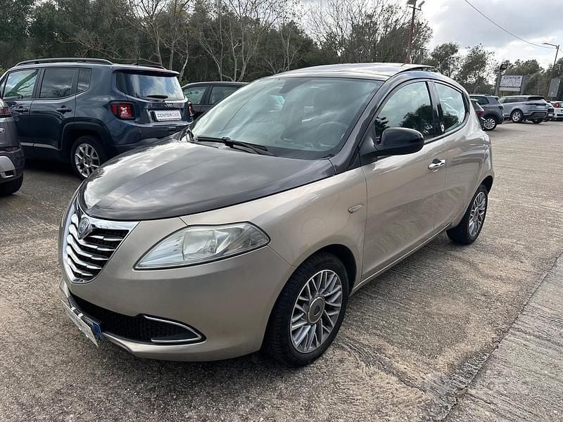 Usata Lancia Ypsilon Platinum 69 CV (50 kW) 2012 Grigio Utilitaria
