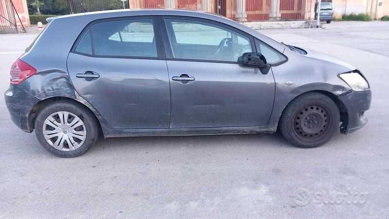 Usata Toyota Auris 90 CV (66 kW) 2008 Grigio Utilitaria