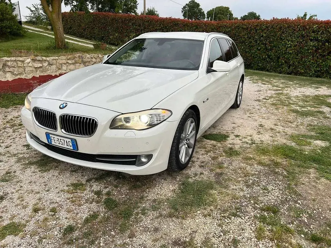 Usata BMW 520 184 CV (135 kW) 2013 Bianco Station wagon