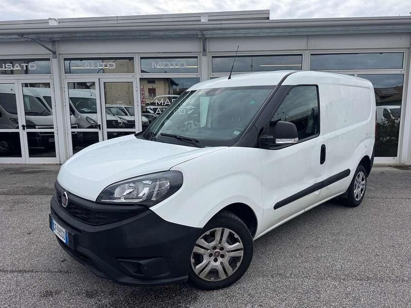 Usata Fiat Doblò Lounge 105 CV (77 kW) 2021 Bianco Monovolume